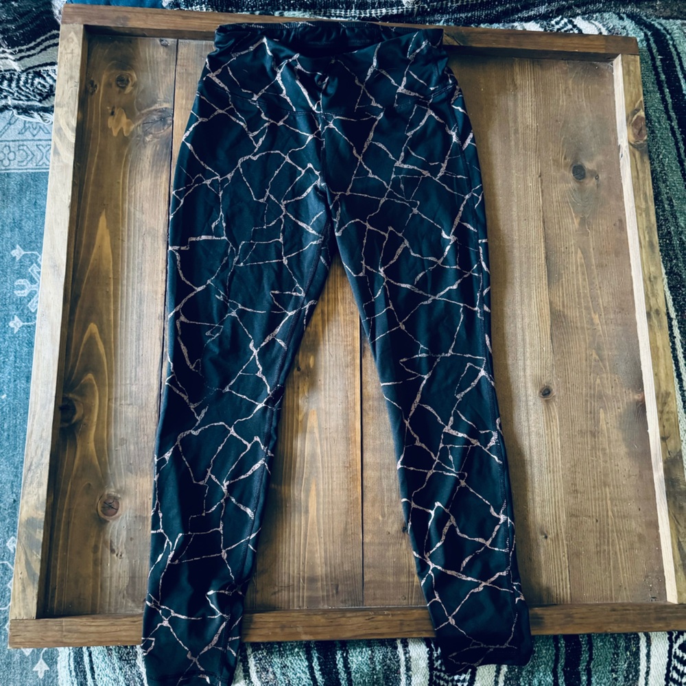 Avia charcoal gray printed crop leggings